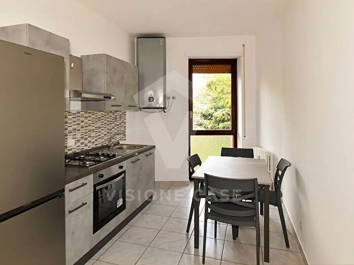 Appartamento trilocale in affitto in Piazza Francesco Carrara, Milano