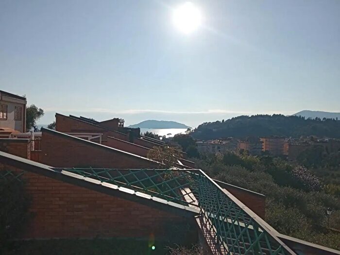Appartamento con 5 locali in vendita in Lerici