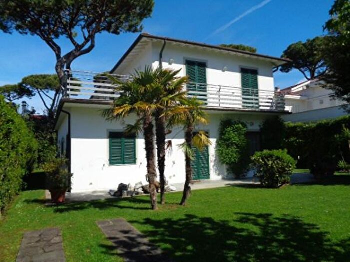 Appartamento trilocale in affitto in Forte Dei Marmi