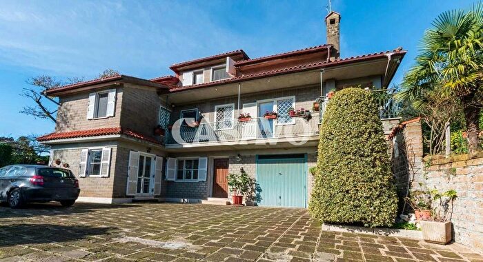 Casa con 12 locali in vendita in Manziana