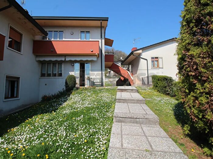 Appartamento con 7 locali in vendita in Via Zin, Montebello Vicentino