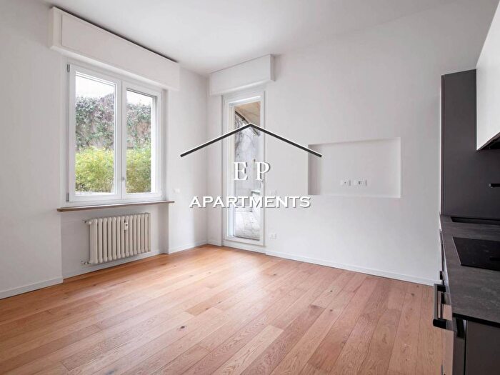 Appartamento trilocale in affitto in Vincenzo Monti, Milano