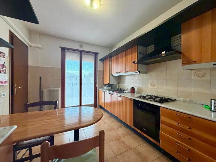 Appartamento con 6 locali in vendita in Via Boito, Vicenza