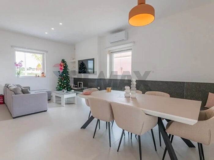 Casa con 9 locali in vendita in Ragusa