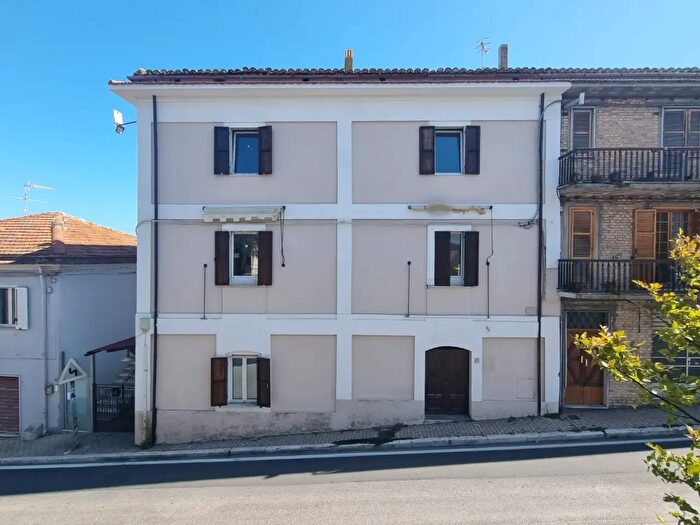 Casa con 8 locali in vendita in Via Regina Margherita, Cappelle Sul Tavo