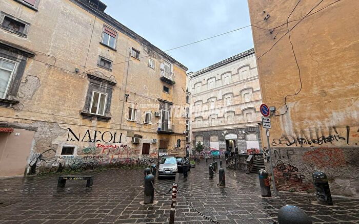 Appartamento trilocale in vendita in Vico Campanile ai Santissimi Apostoli, Napoli