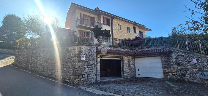 Casa quadrilocale in vendita in Via Monte Grappa, Entratico