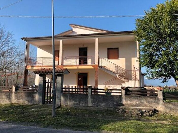 Casa con 6 locali in vendita in Via Mezzanotte, Cassino
