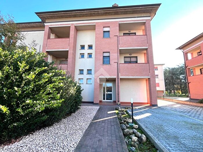 Appartamento trilocale in vendita in Via Genunzio Bentini, Malalbergo