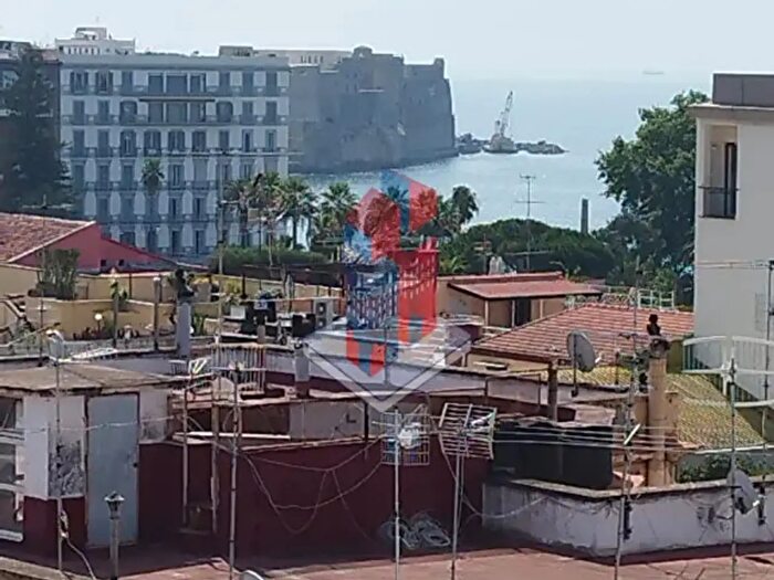 Appartamento quadrilocale in affitto in Locazione Uso Foresteria Piazza S Pasquale, Napoli