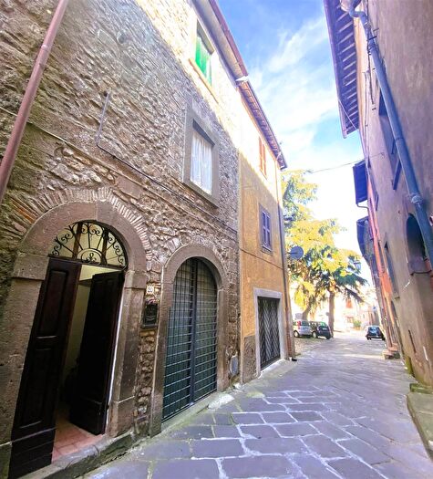 Casa bilocale in vendita in Via Garibaldi Montefiascone, Montefiascone