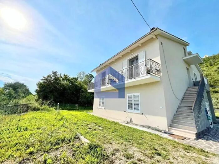 Casa con 5 locali in vendita in Contrada Ruote Fino, Castilenti