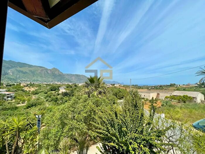 Casa quadrilocale in vendita in Contrada Bosco dAlcamo, Alcamo