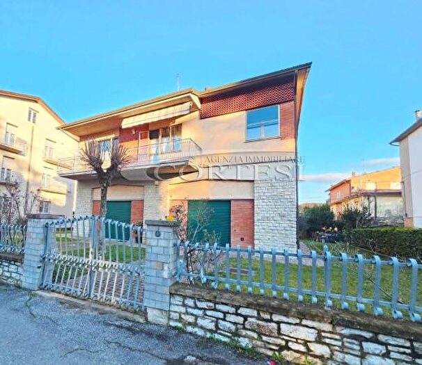 Appartamento con 6 locali in vendita in Via Giuseppe di Vittorio, Umbertide