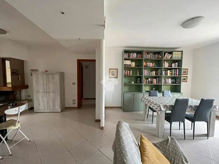 Appartamento quadrilocale in vendita in Via Sarrabus, Cagliari