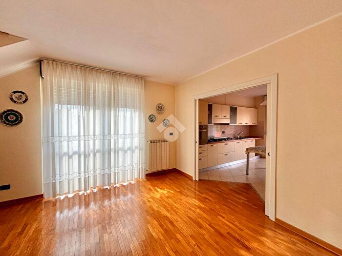 Appartamento quadrilocale in vendita in Via Benedetto Odescalchi, Novara