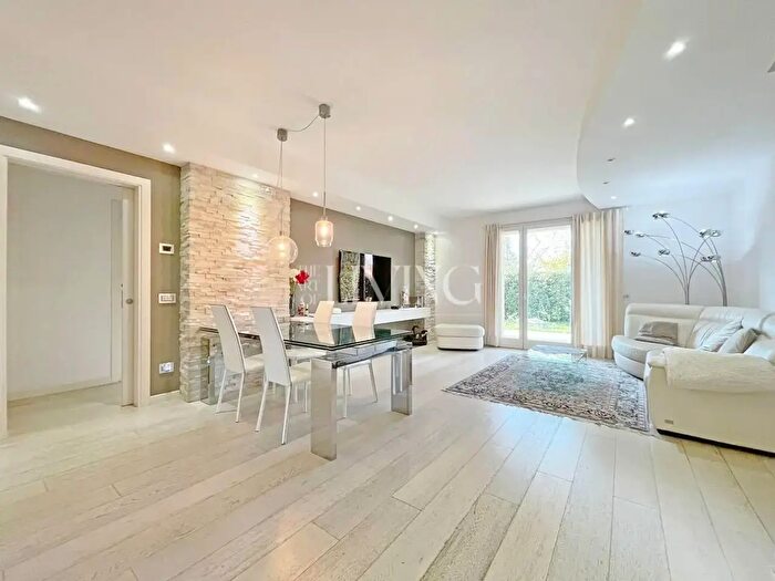 Appartamento con 6 locali in vendita in Alicvhi Trav II, Lucca