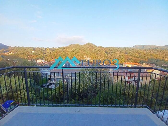 Appartamento con 6 locali in vendita in Via Leopardi, Roccafluvione