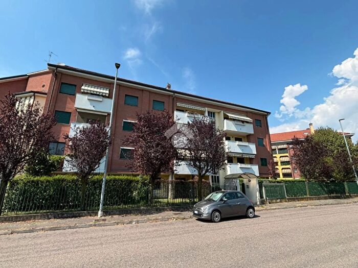 Appartamento trilocale in vendita in Via Alberto Moravia, Rho