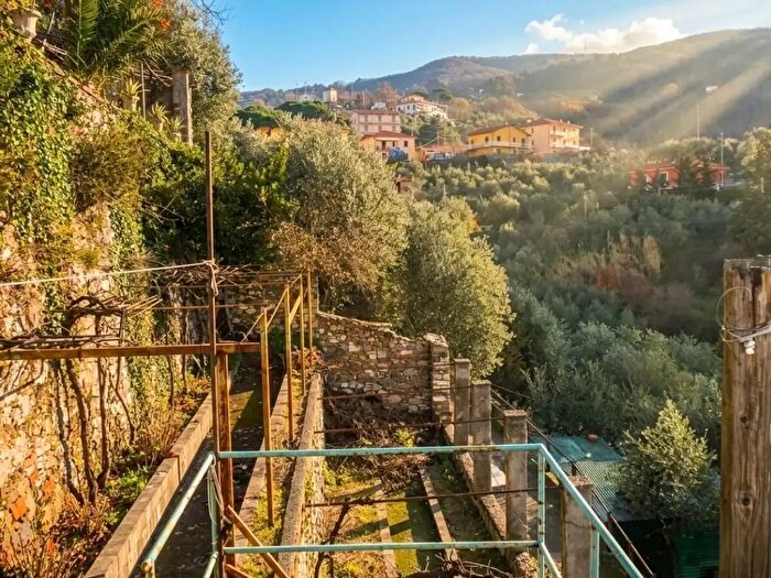 Appartamento con 5 locali in vendita in Via Piazzola Falcin, Sarzana