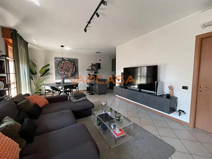 Appartamento bilocale in vendita in Via Schivardi, Romano Di Lombardia
