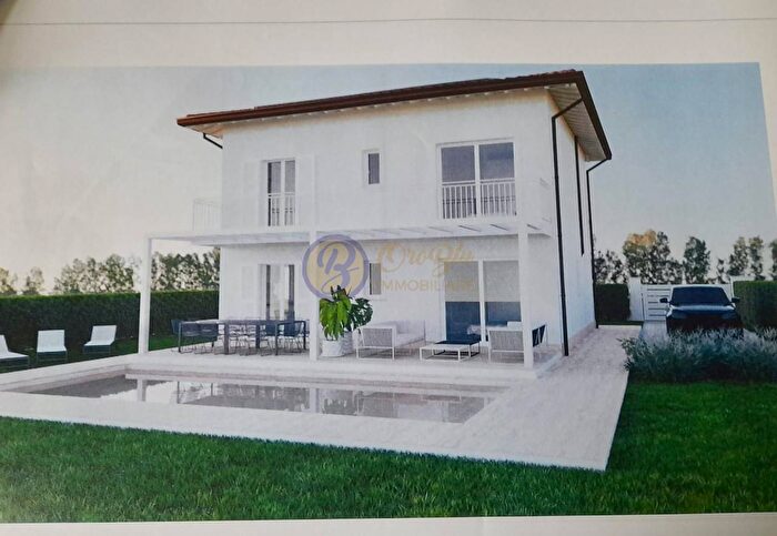 Casa con 8 locali in vendita in Pietrasanta