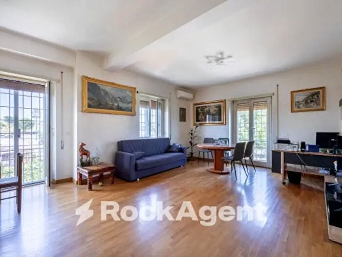 Appartamento trilocale in vendita in Via Tuscolana, Roma