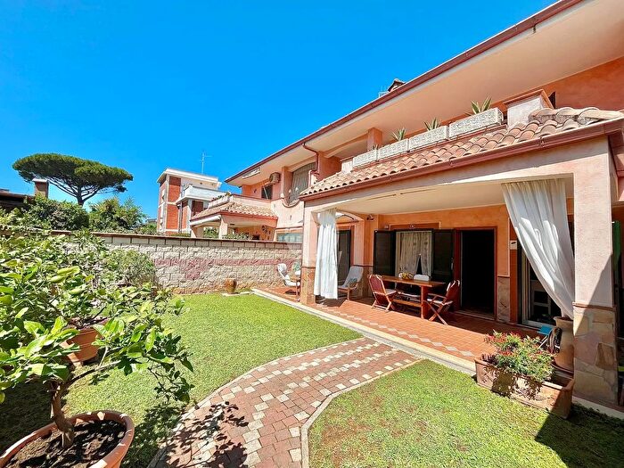Casa trilocale in vendita in Via dei Fiordalisi, Anzio