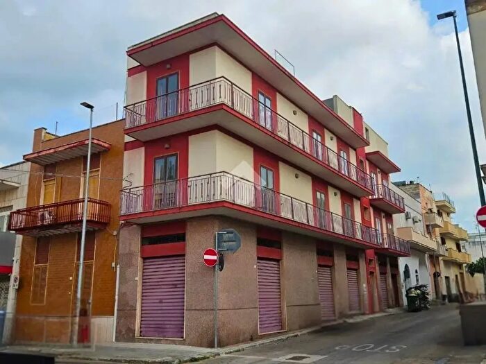 Appartamento con 8 locali in vendita in Via Enrico Toti, Galatone