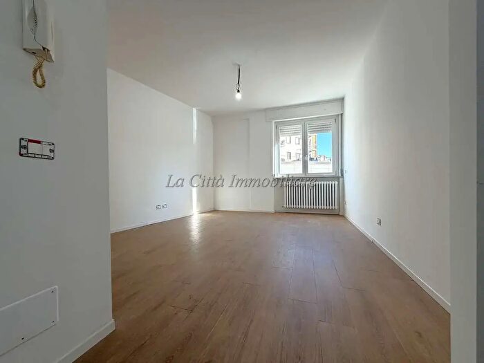 Appartamento trilocale in vendita in Via Pasquali, Novara