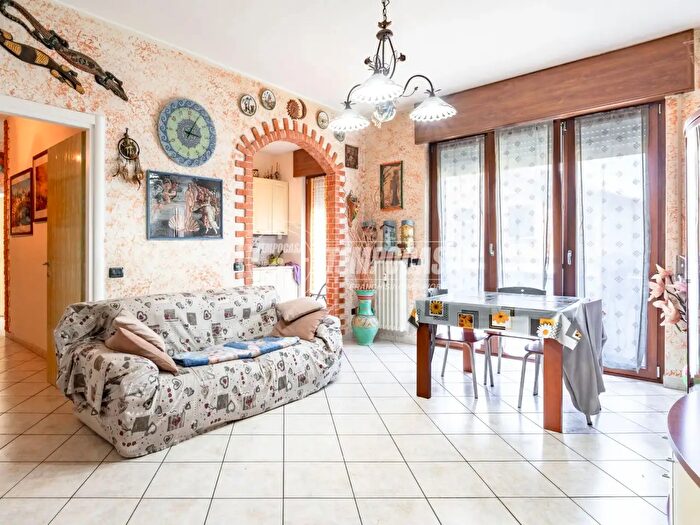 Appartamento trilocale in vendita in Corso della Vittoria, Caronno Pertusella
