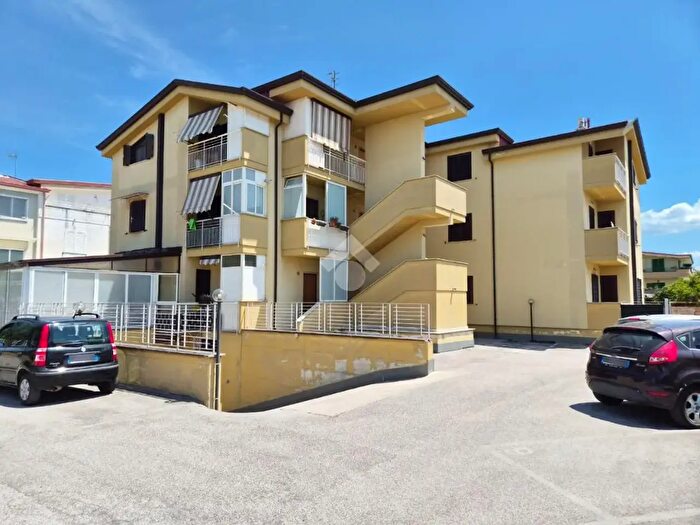 Appartamento bilocale in vendita in Via Michelangelo Buonarroti, Castello Di Cisterna