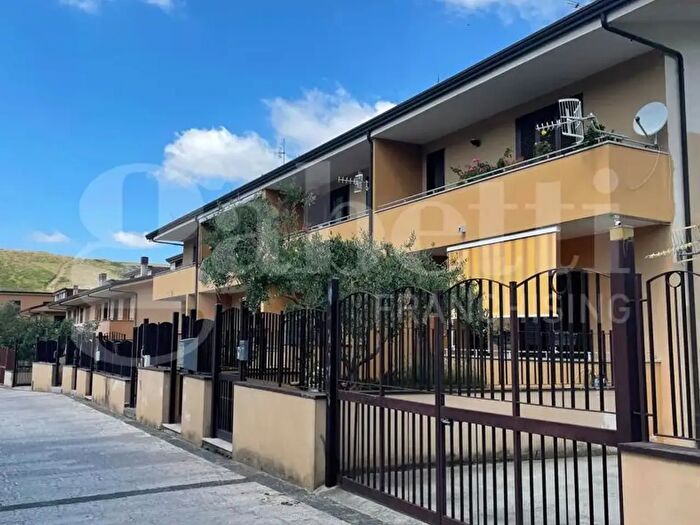 Casa con 5 locali in vendita in Strada Vicinale Chiesa, Camigliano