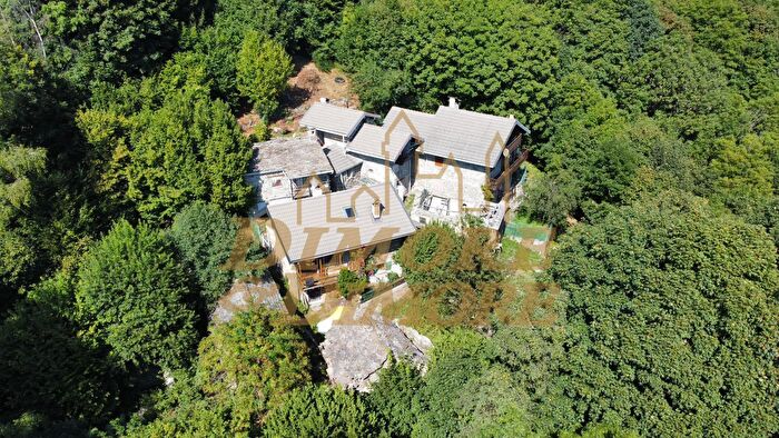 Casa con 6 locali in vendita in Via Giulio Pastore, Aurano