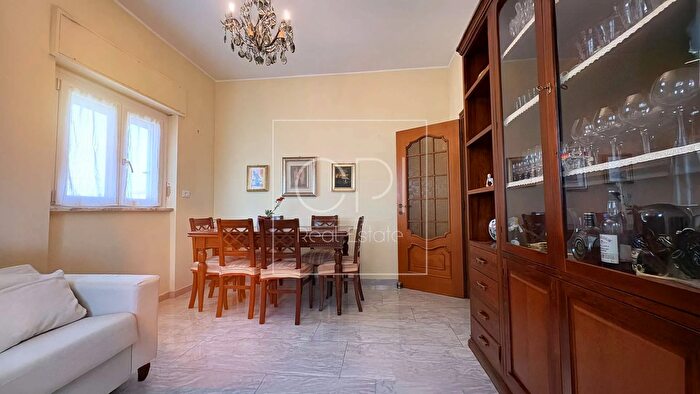 Appartamento con 6 locali in vendita in Via degli Ulivi, Torino