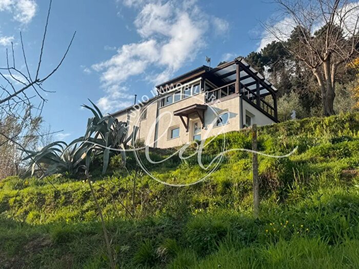 Casa con 5 locali in vendita in Stazzema