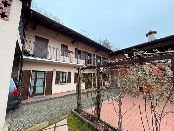 Casa con 5 locali in vendita in Via Don Bosco, Bogogno