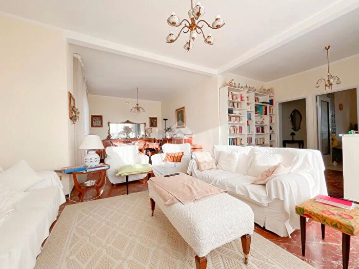 Appartamento con 5 locali in vendita in Via Magliano, Massa