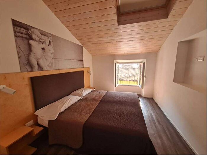 Appartamento trilocale in affitto in Via Fontana, Centro Storico, Como