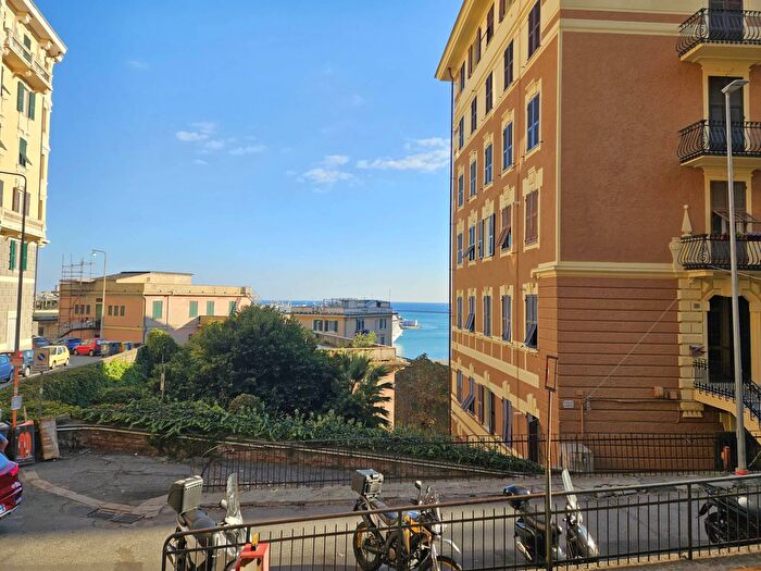 Appartamento con 5 locali in vendita in Via Ceppi di Bairolo, Genova