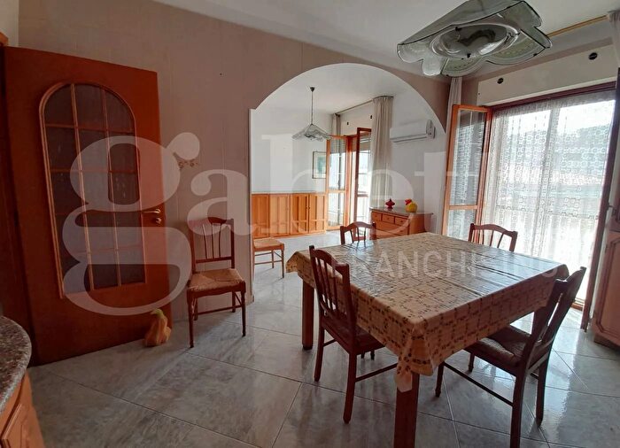 Appartamento trilocale in vendita in Via Sebastiano Olivieri, Siracusa