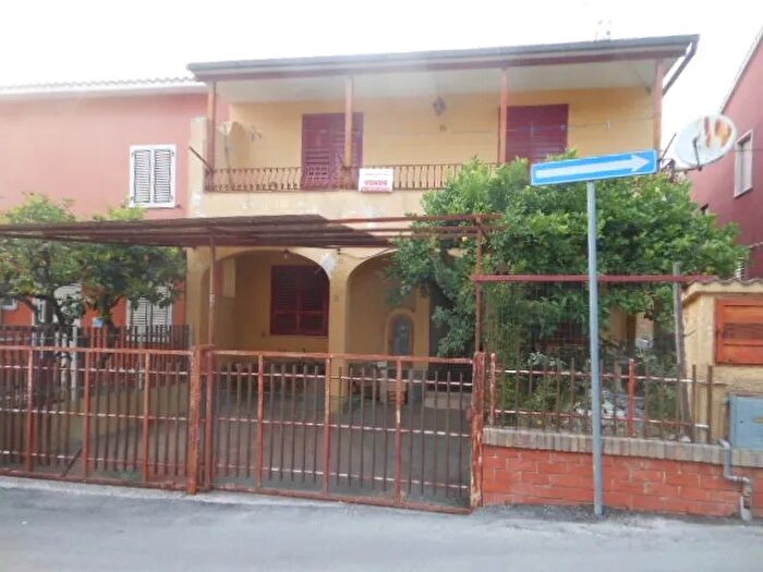 Casa con 8 locali in vendita in Via Kennedy, Riardo