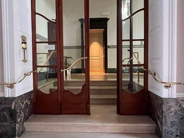 Appartamento con 5 locali in affitto in Piazza Giuseppe Grandi, Plebisciti Susa, Milano