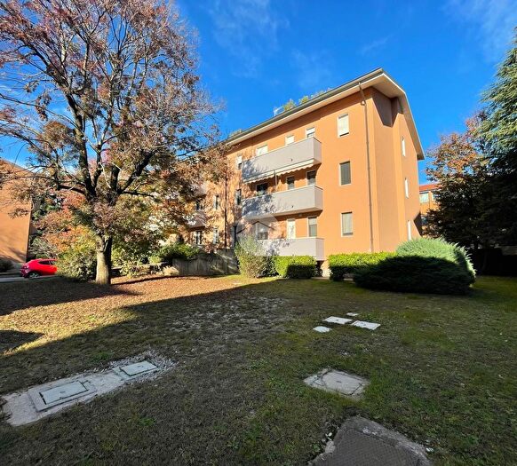 Appartamento trilocale in vendita in Via Pietro Nenni, Magenta