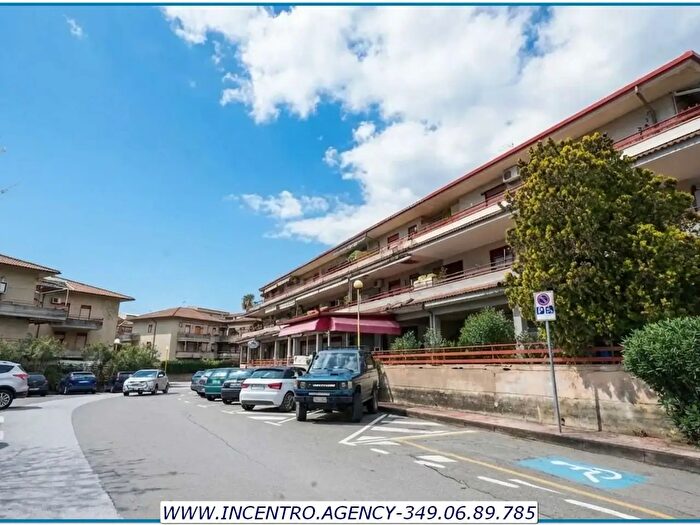 Appartamento trilocale in vendita in Via Francavilla, Taormina