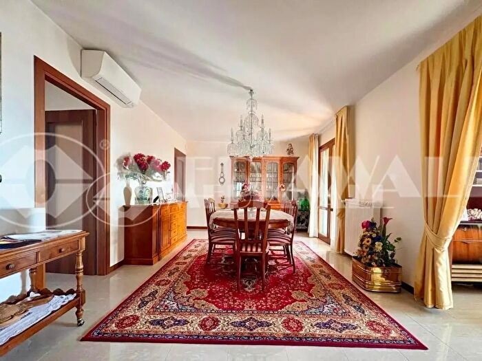 Appartamento con 7 locali in vendita in Pordenone