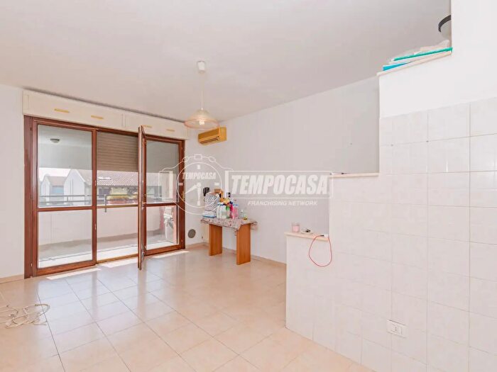 Appartamento trilocale in vendita in Via dei Salici, Parona