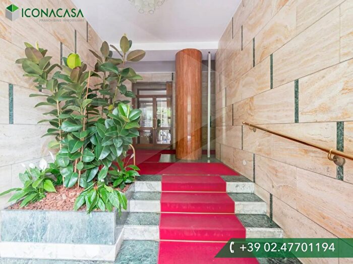 Appartamento trilocale in vendita in Via Cenisio, Milano