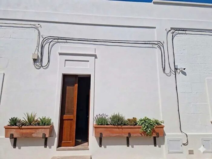 Casa trilocale in vendita in Via Roma, Bagnolo Del Salento
