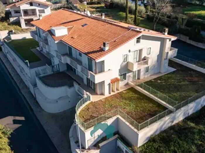 Appartamento trilocale in vendita in Via Colle Palombara, Zagarolo